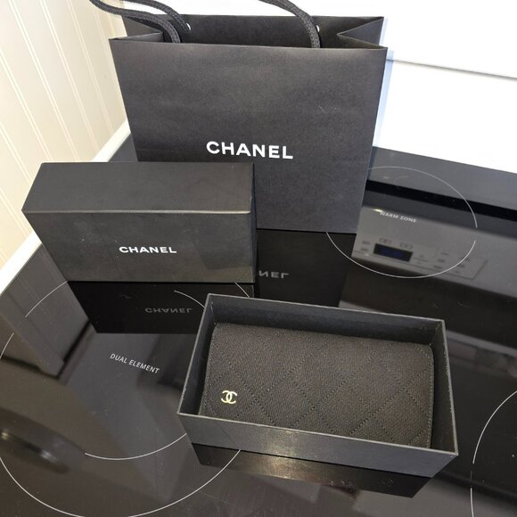 Chanel NIB Limited Edition UNISEX Black w/ White Logo CC's XL Sunglasses - Picture 1 of 10